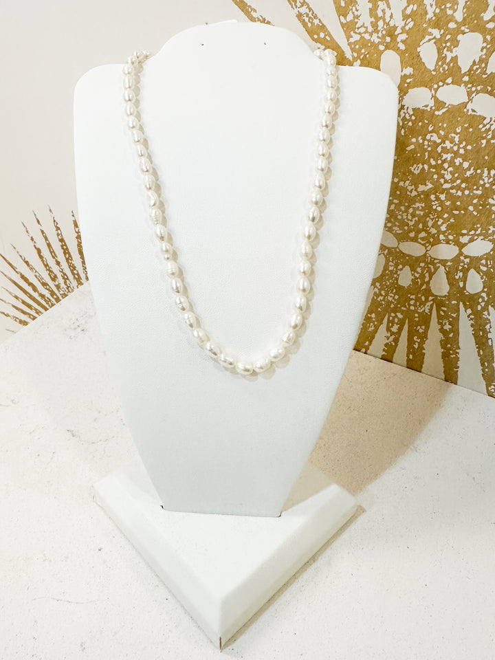 The Classic Pearl Choker